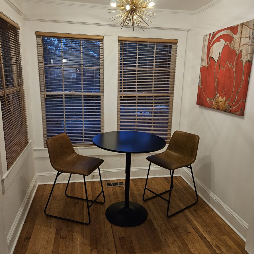 Downstairs Harbor House Apartment – Wilmington vacation rental breakfast corner