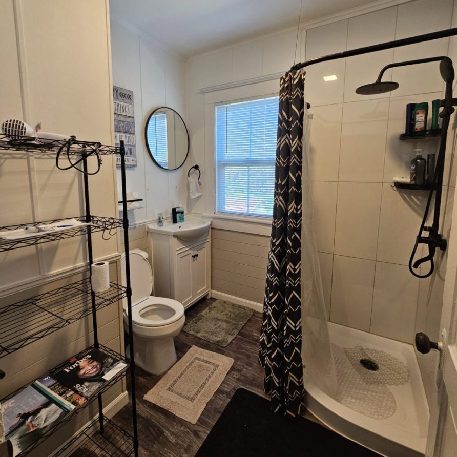 Upstairs Harbor House – Wilmington vacation rental bathroom