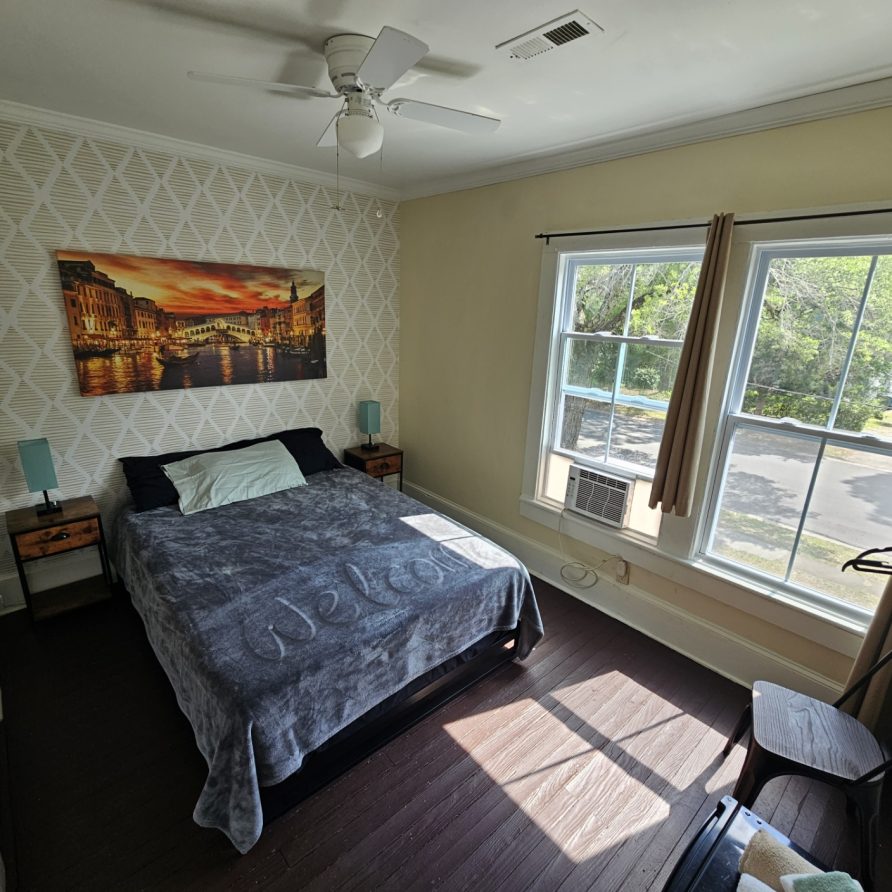 Wilmington Close to Downtown Room 3