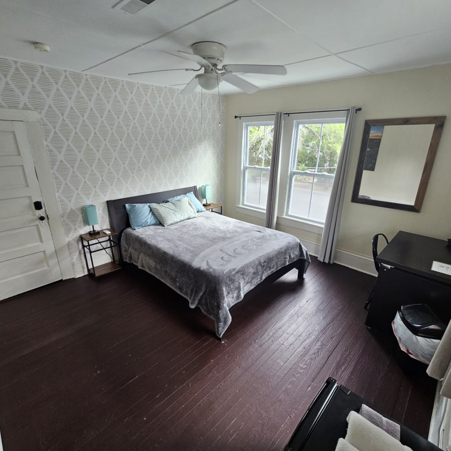 Cape Fear Room – Wilmington room rental with queen bed