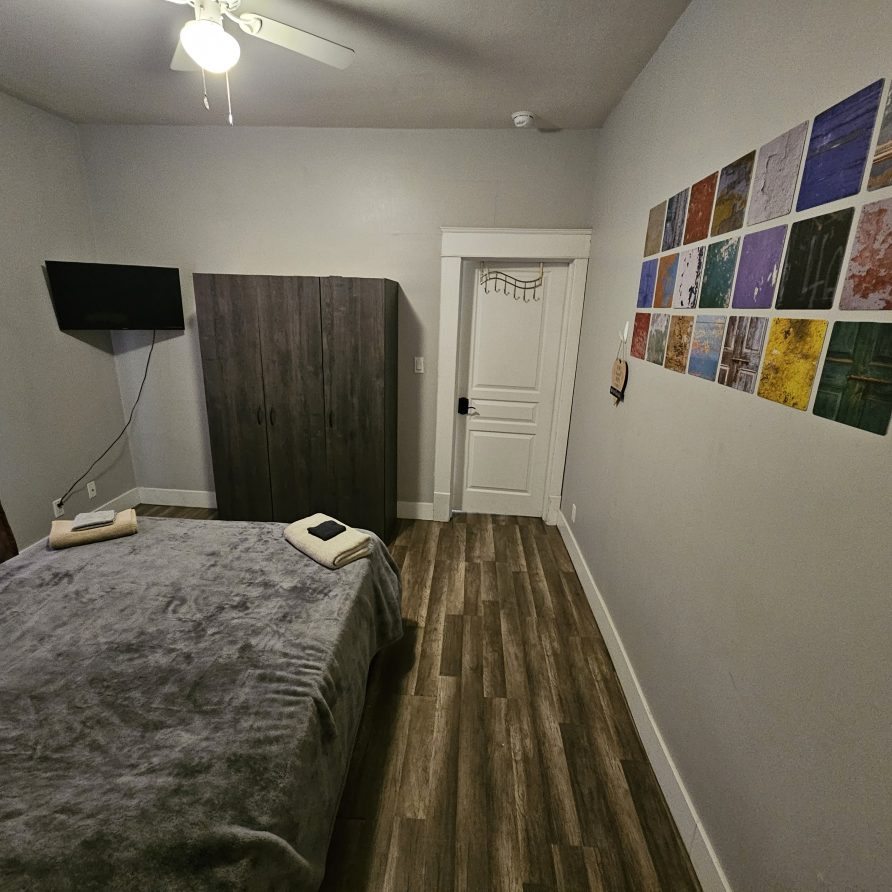 Gate City Suite – Greensboro room rental (b)