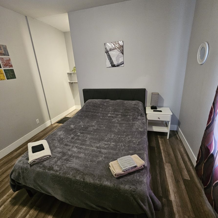 Gate City Suite – Greensboro room rental (c)