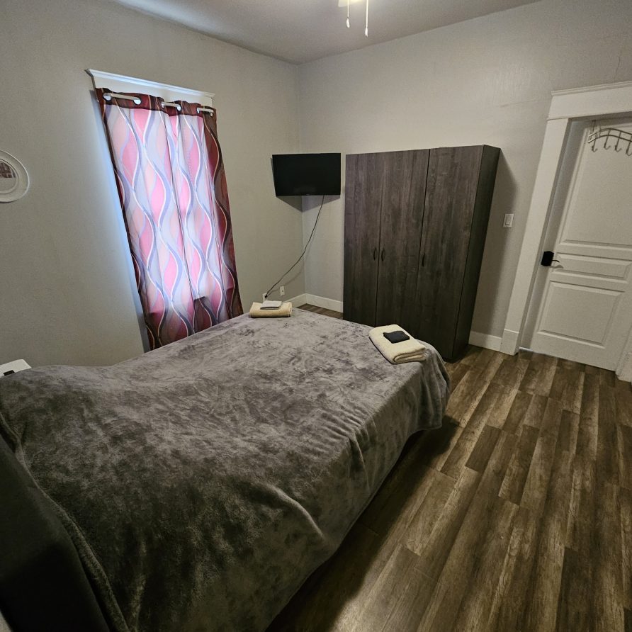 Gate City Suite – Greensboro room rental (c)